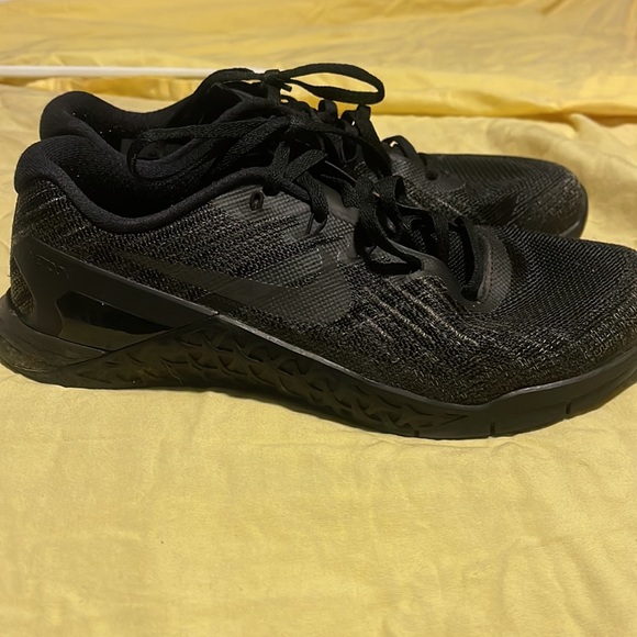 nike metcon. Worn handful of times no wear.. Like new - Picture 2 of 3